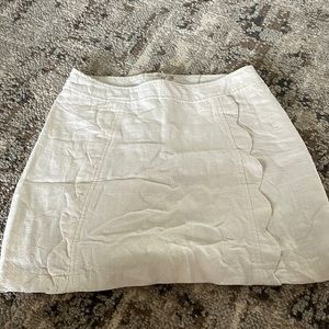 Very J. Size small. Cream skirt with scallop detail